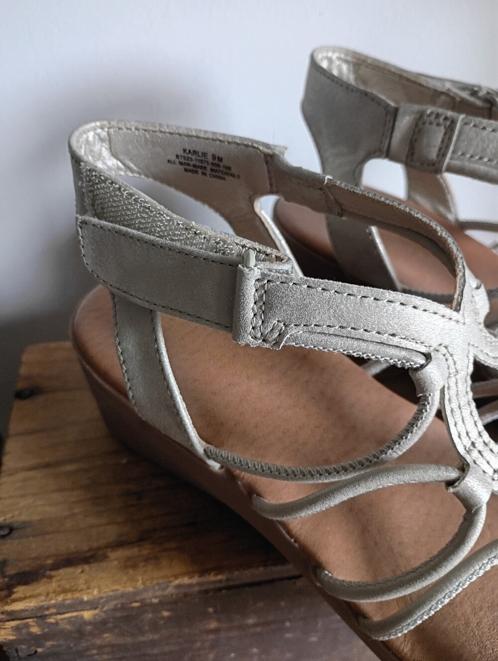 Baretraps Karlie silver wedge sandals - Picture 2 of 7